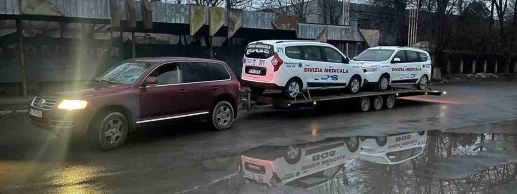 Platformă pentru tractarea a 2 auto in Satu Mare.
